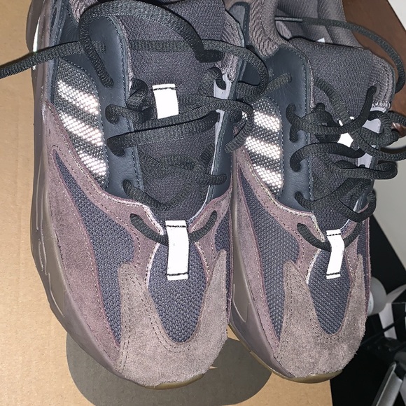 Yeezes size 7 - Picture 2 of 3